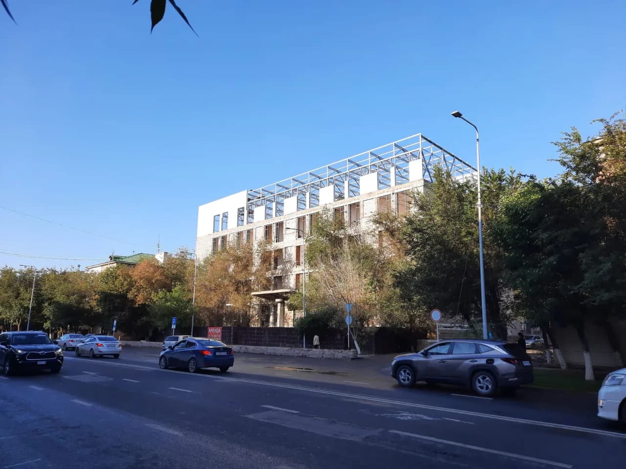 Монтаж стеновых панелей на каркас надстройки