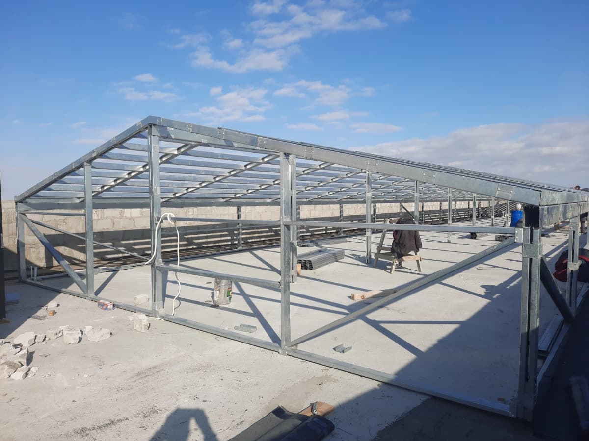 Rooftop greenhouse on a business centre